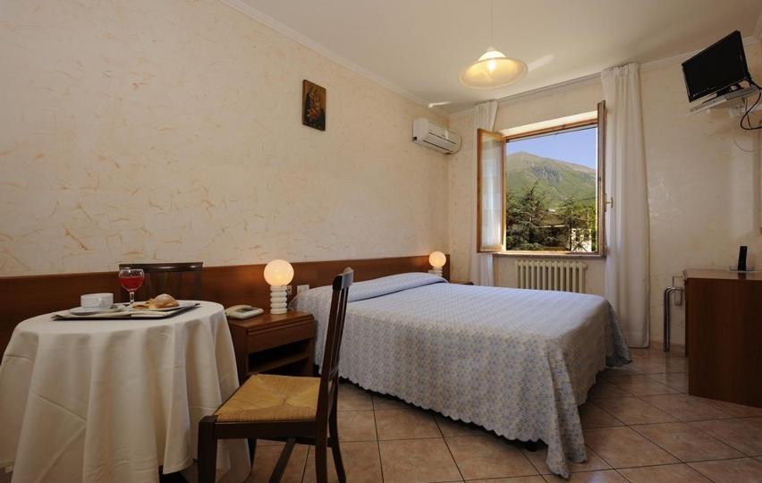 Hotel Europa نورسا الغرفة الصورة